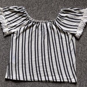 Cute Off-The-Shoulder, fringed top